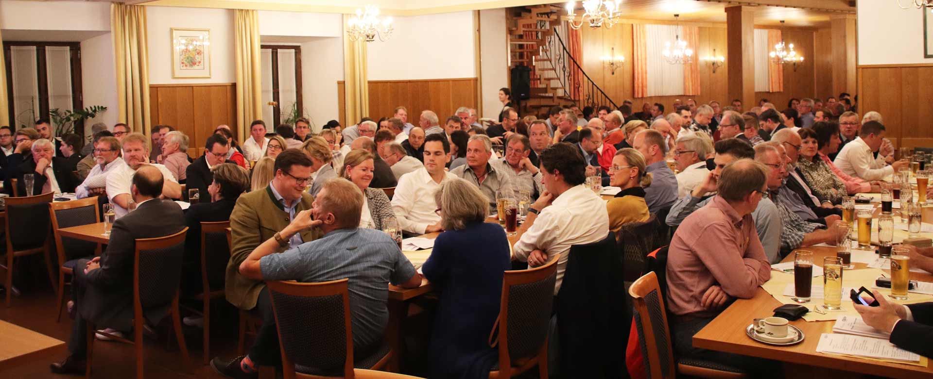 140 Delegierte aus dem ganzen Landkreis stellten in Rohr die CSU Kreistagsliste auf (Foto: CSU/Scheuerer)