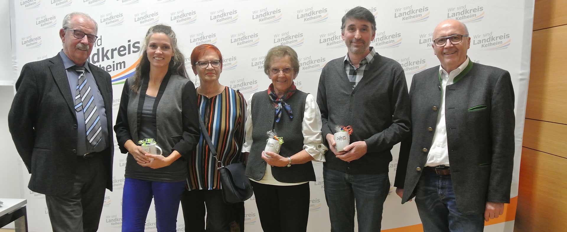v.l.: Ulrich Boeken, Maria Reiser, Ursula Boeken, Lilo Straßer, Andreas Dick und Landrat Martin Neumeyer (Foto: Sonja Endl)