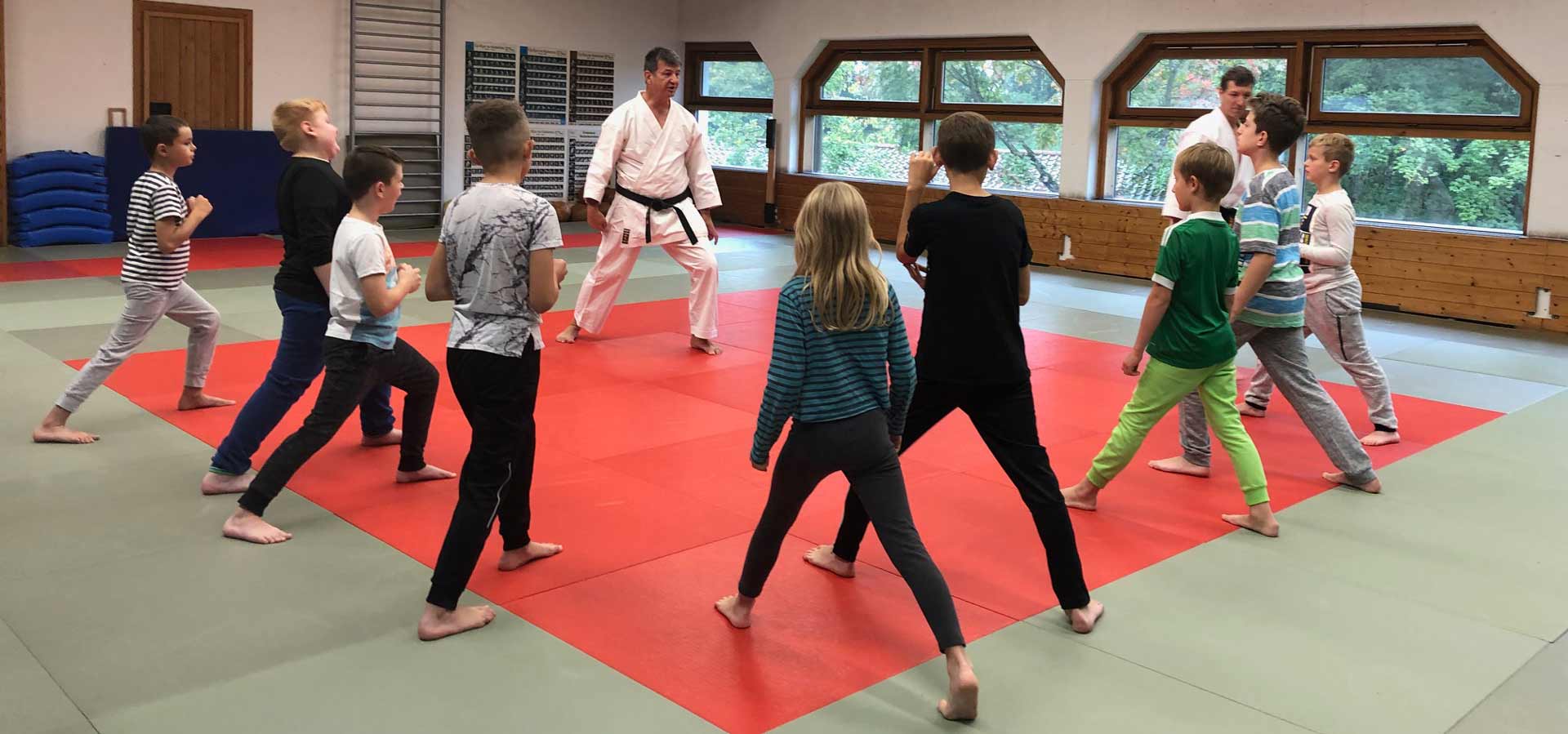 Die ersten Schritte im Kampfsport Karate (Foto: SPD-Landshut)