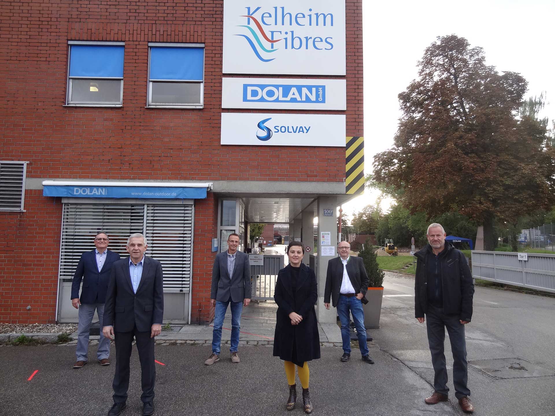Firmenspitze Kelheim Fibres mit Landrat Martin Neumeyer und Klaus Amann (VöF) (Foto: Raboue Abdalazez)