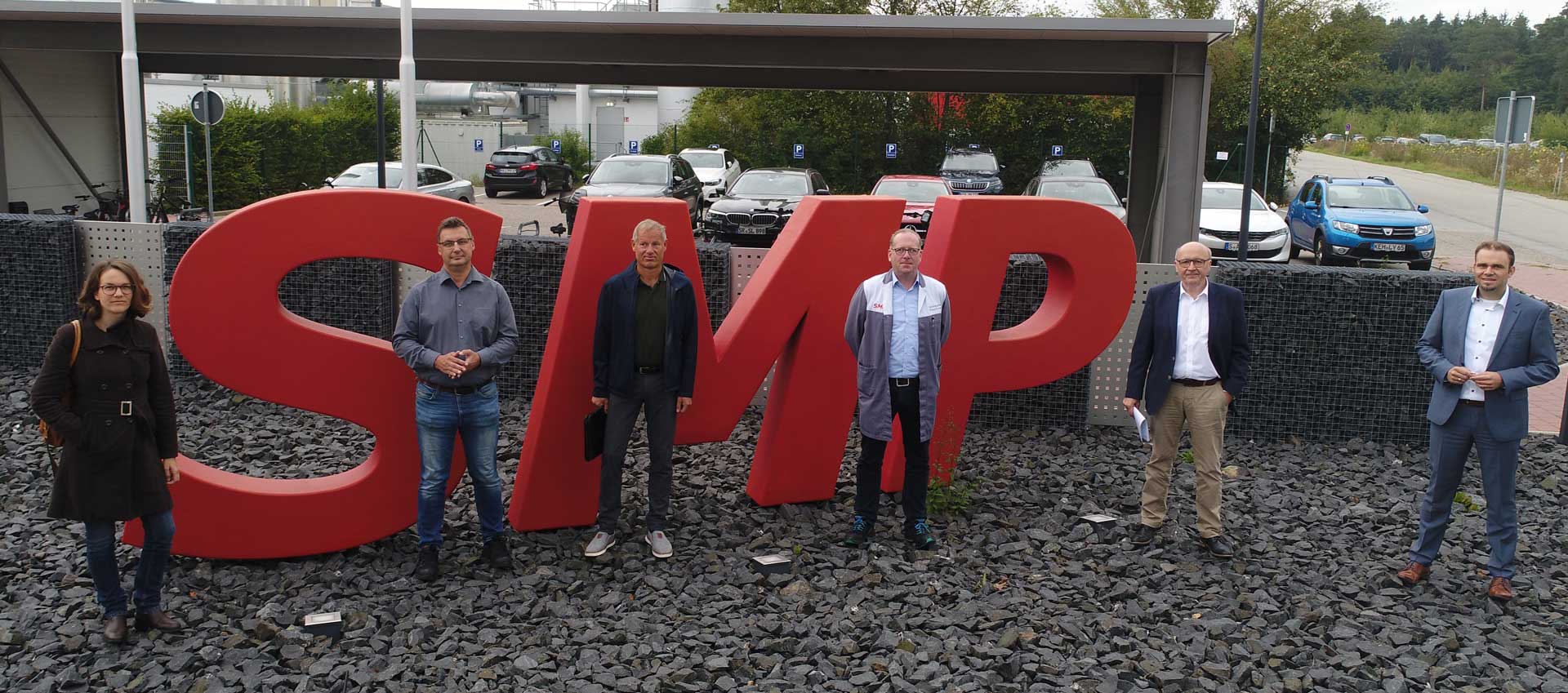 Firmenspitze SMP Deutschland GmbH mit Veronika Preis (VöF), Klaus Amann (VöF) und Landrat Martin Neumeyer  (Foto: Sebastian Schierlinger)
