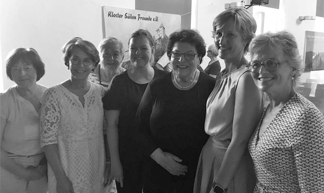 Barbara Stamm (3.v.r.) mit Landtagsabgeordneter Petra Högl (2.v.r.) und Vertretern der Frauen Union bei einer Veranstaltung 2019 in Abensberg (Foto: Stefan Scheuerer)