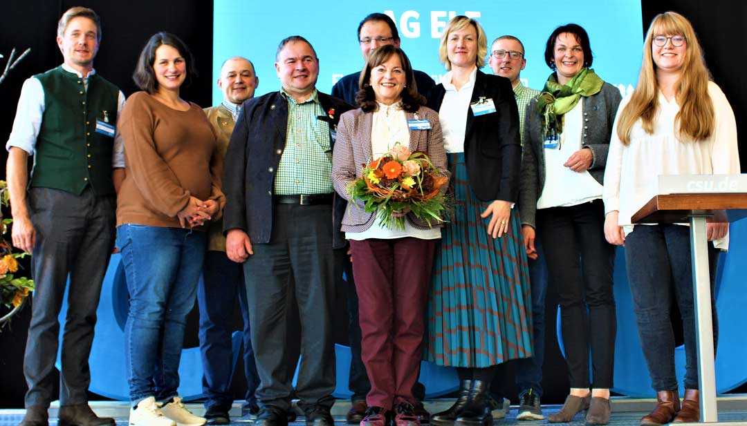 Landtagsabgeordnete Petra Högl (4 v.r.) mit den Mitgliedern des neu gewählten Landesvorstandes der Arbeitsgemeinschaft Landwirtschaft der CSU (Foto: Theresa Fauth)
