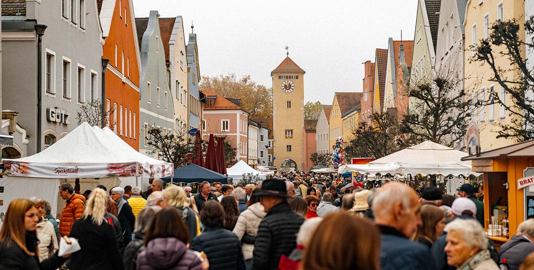 Immer gut besucht: Der "Spitzlmarkt" in Kelheim (Foto: Liliya Walter/Stadt Kelheim)