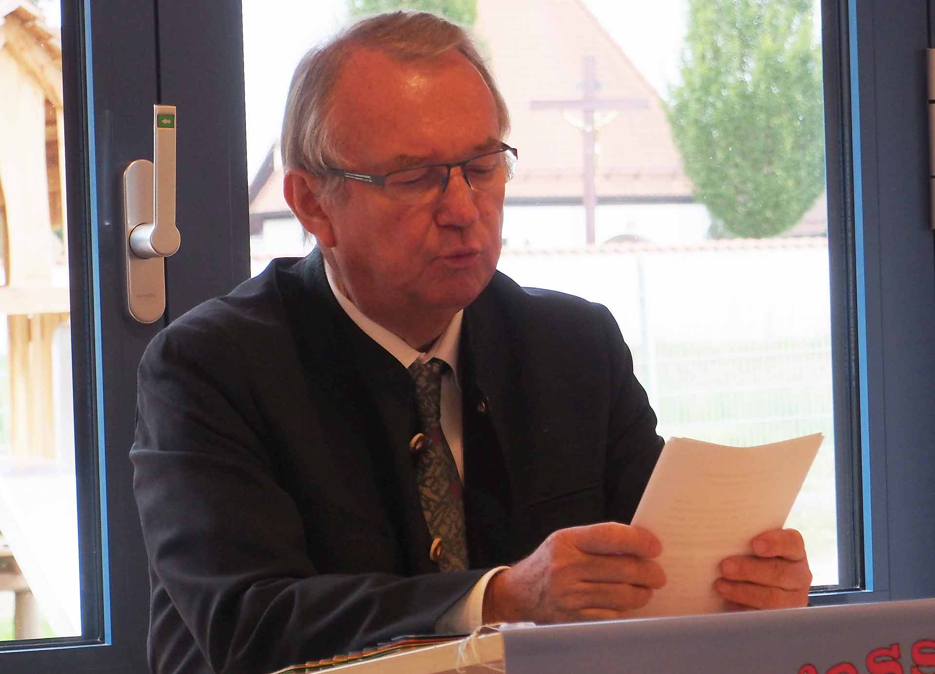 Stellvertretender Landrat Wolfgang Gural betonte die Notwendigkeit einer Kindertagesstätte (Foto: br-medienagentur)