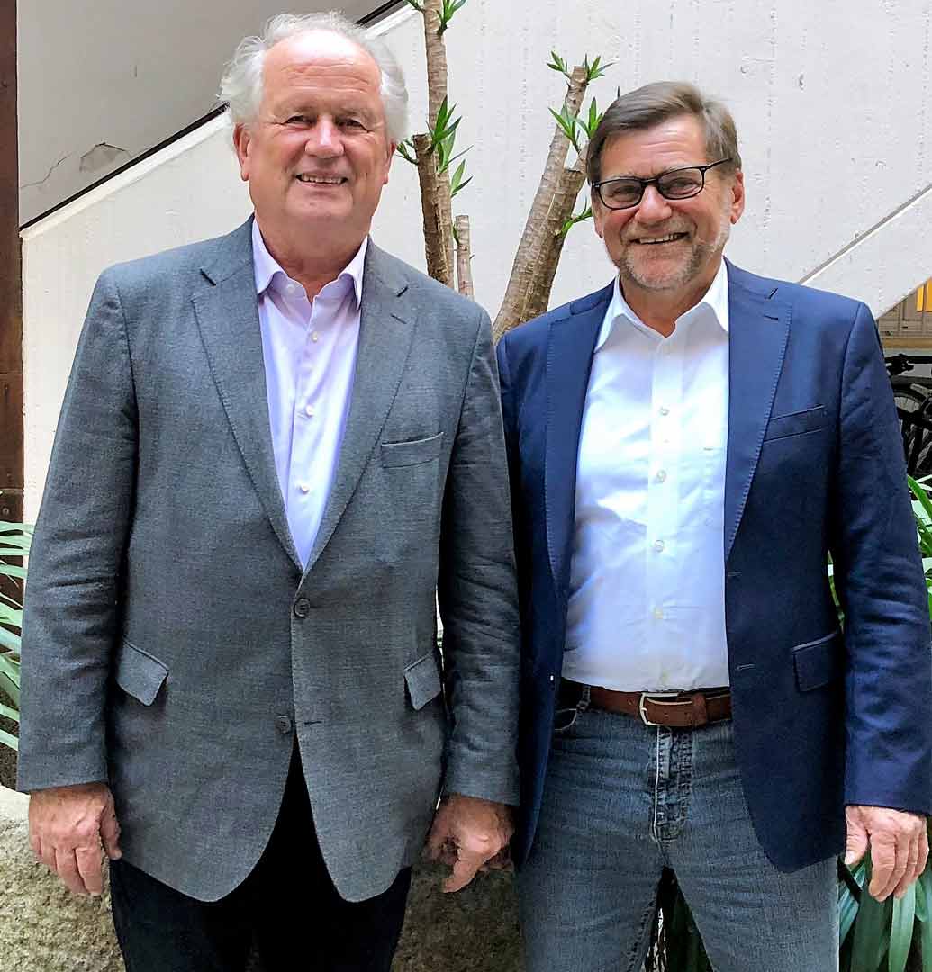 Ehemaliger UN-Chefvolkswirt Prof. Dr. Heiner Flassbeck mit SPD-Stadtrat Gerd Steinberger (Foto: SPD-Niederbayern)