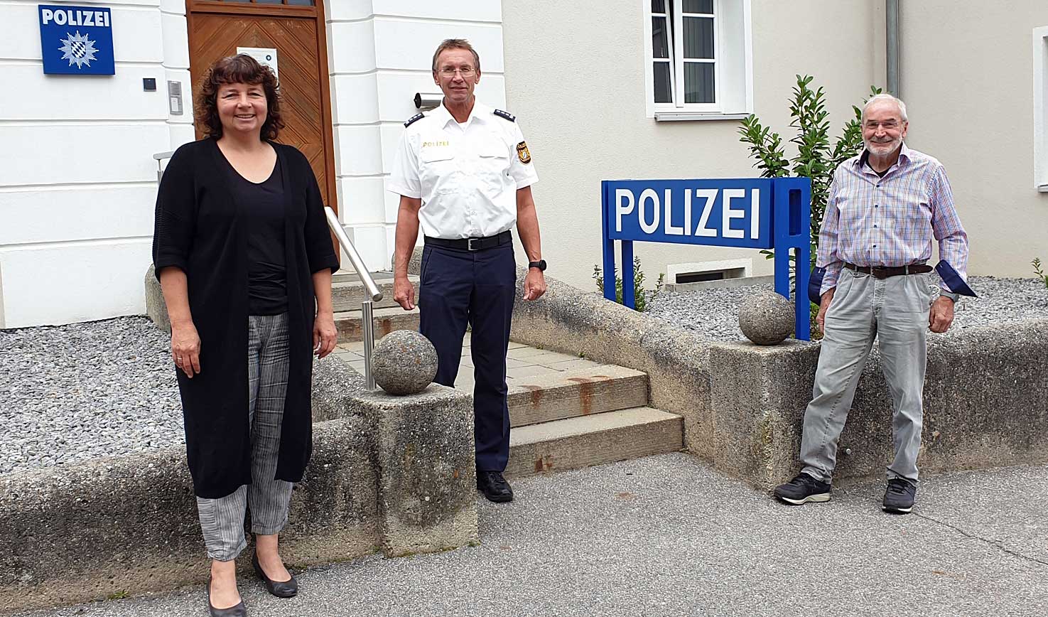 v.l.: SPD-Landtagsabgeordnete Ruth Müller, Erster Polizeihauptkommissar Bernhard Walter sowie Stadtrat Franz Gumplinger (Foto: Janina Forster)