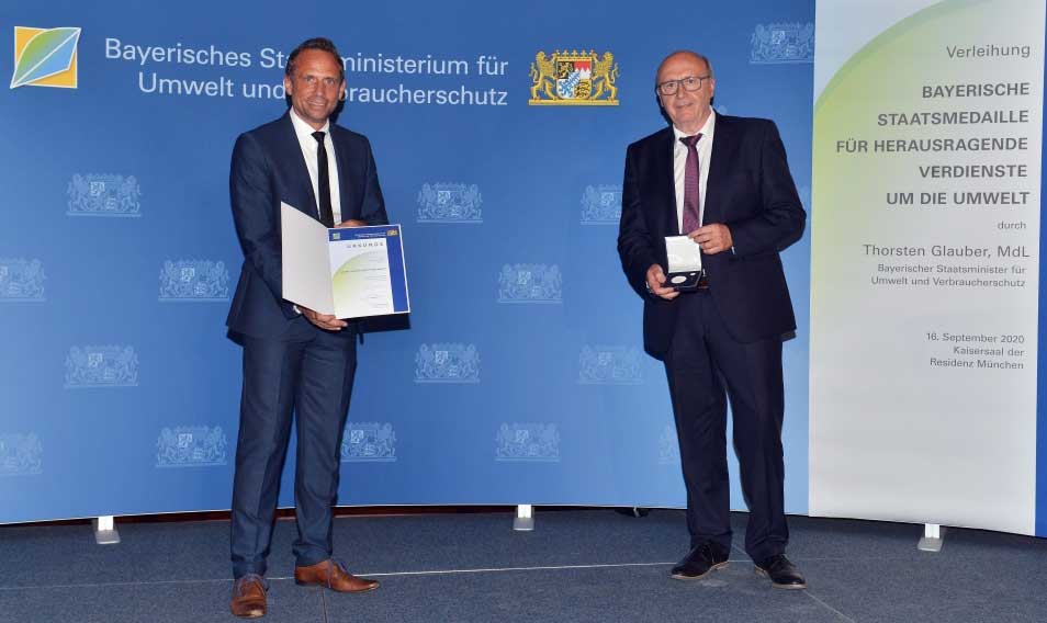 Verleihung der Bayerischen Staatsmedaille für Verdienste um die Umwelt an Landrat Martin Neumeyer (Foto: Bayerisches Staatsministerium für Umwelt und Verbraucherschutz)