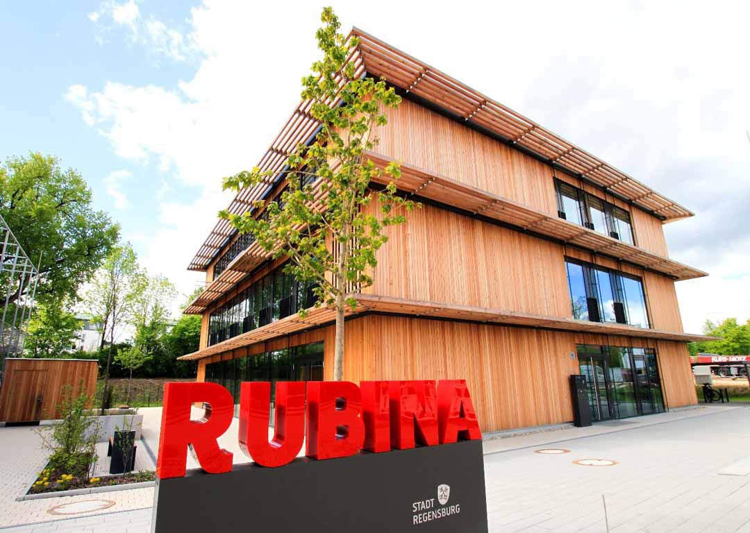 Die MINT-Labs sind im Haus RUBINA auf dem TechCampus untergebracht.  (Foto: © MINT-Labs Regensburg 2021)