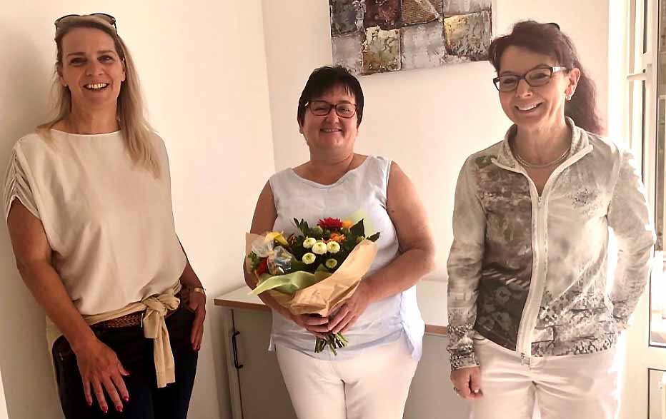 SPD Vorsitzende Patricia Steinberger und Fraktionsvorsitzende Anja König begrüßen Beatrix Kappelmeier (Foto: SPD-Landshut)