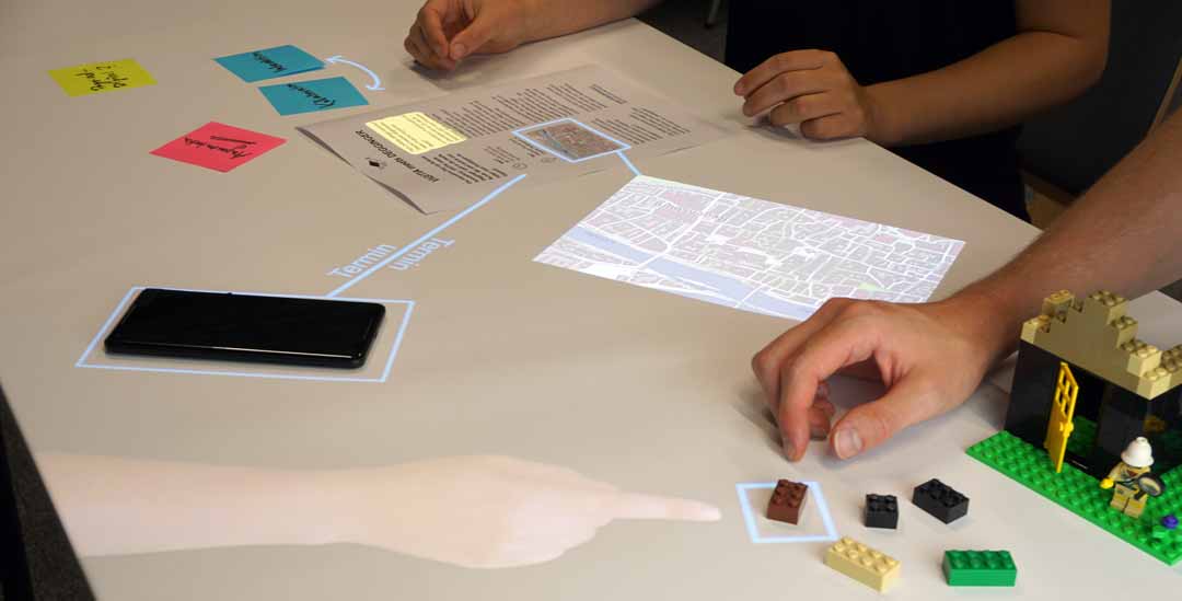 Die neuen Prototypen der interaktiven Tische können im Degginger ausprobiert werden. (Foto: © Vitus-Maierhöfer)