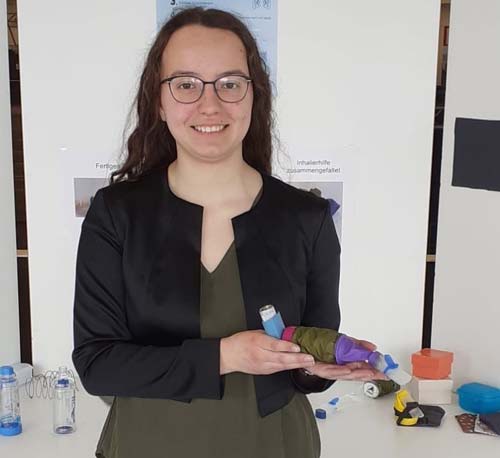 Sarah Kieweg (18) ist die Gewinnerin des CBM-Sonderpreises „Innovationen für Menschen mit Behinderungen“, der im Rahmen des Landeswettbewerbs Bayern der Stiftung „Jugend forscht“ verliehen wird.  (Foto:© Michael Kieweg) 
