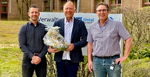 v.l.: Geschäftsführer Christian Degen, Peter Jezek, Betriebsratsvorsitzender Ludwig Wagner (Foto: Claudia Silz / ITK)