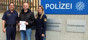 Polizeioberrat Bernhard Huber, Daniel Schakeit, Polizeihauptmeisterin Kerstin Stolze (Foto: Polizeioberkommissar Reitmeier, Polizeiinspektion Regensburg Süd)